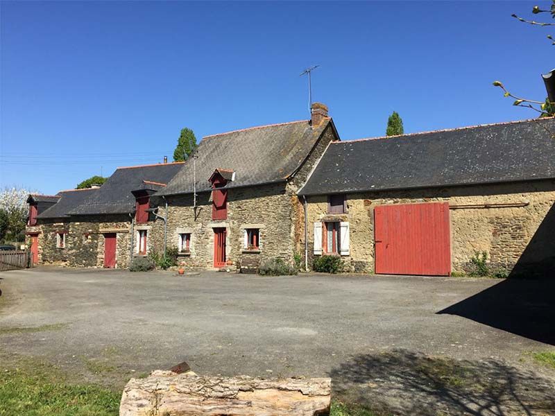 Photo de la façade de l'éco-gîte avant travaux de rénovation énergétique